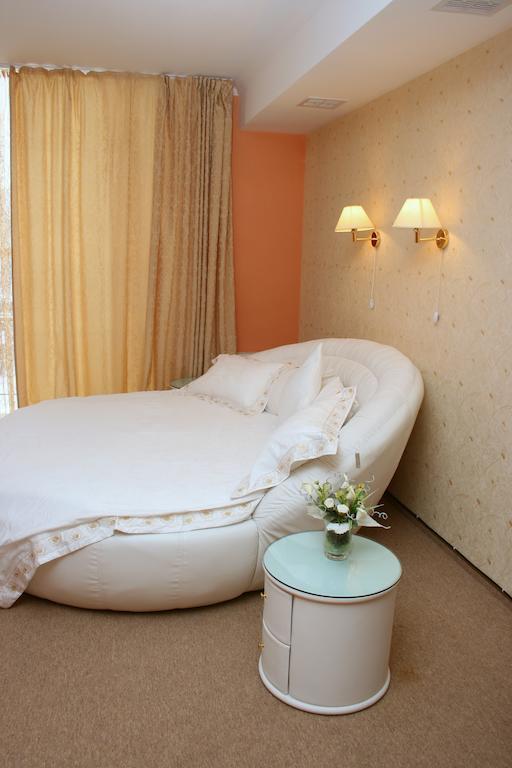 Premier Hotel Shafran Sumy Bagian luar foto