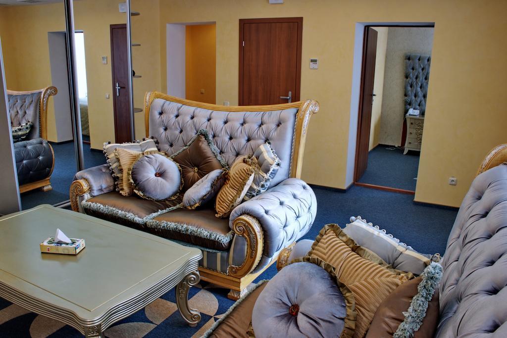 Premier Hotel Shafran Sumy Ruang foto