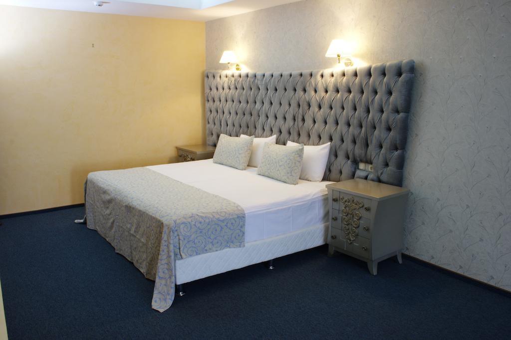 Premier Hotel Shafran Sumy Bagian luar foto