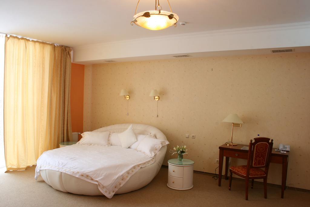 Premier Hotel Shafran Sumy Bagian luar foto