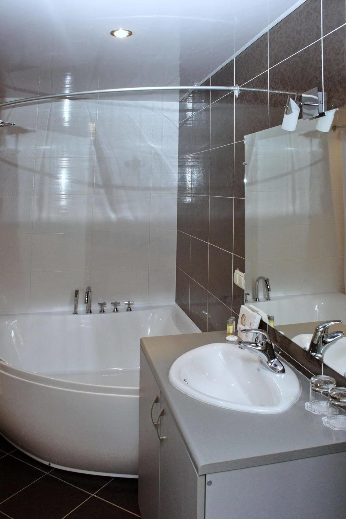 Premier Hotel Shafran Sumy Bagian luar foto